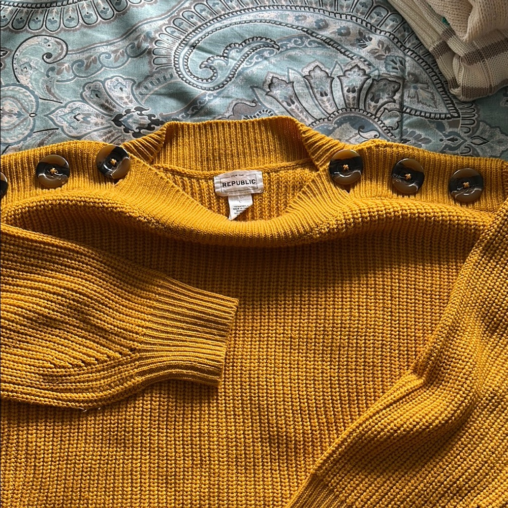 For The Republic Yellow Crew Neck Sweater Cozy Knit - Picture 2 of 4